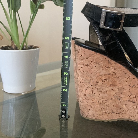 ✨JIMMY CHOO PAPYRUS BLACK PATENT LEATHER CORK WEDGE PLATFORM SANDALS - Picture 11 of 15
